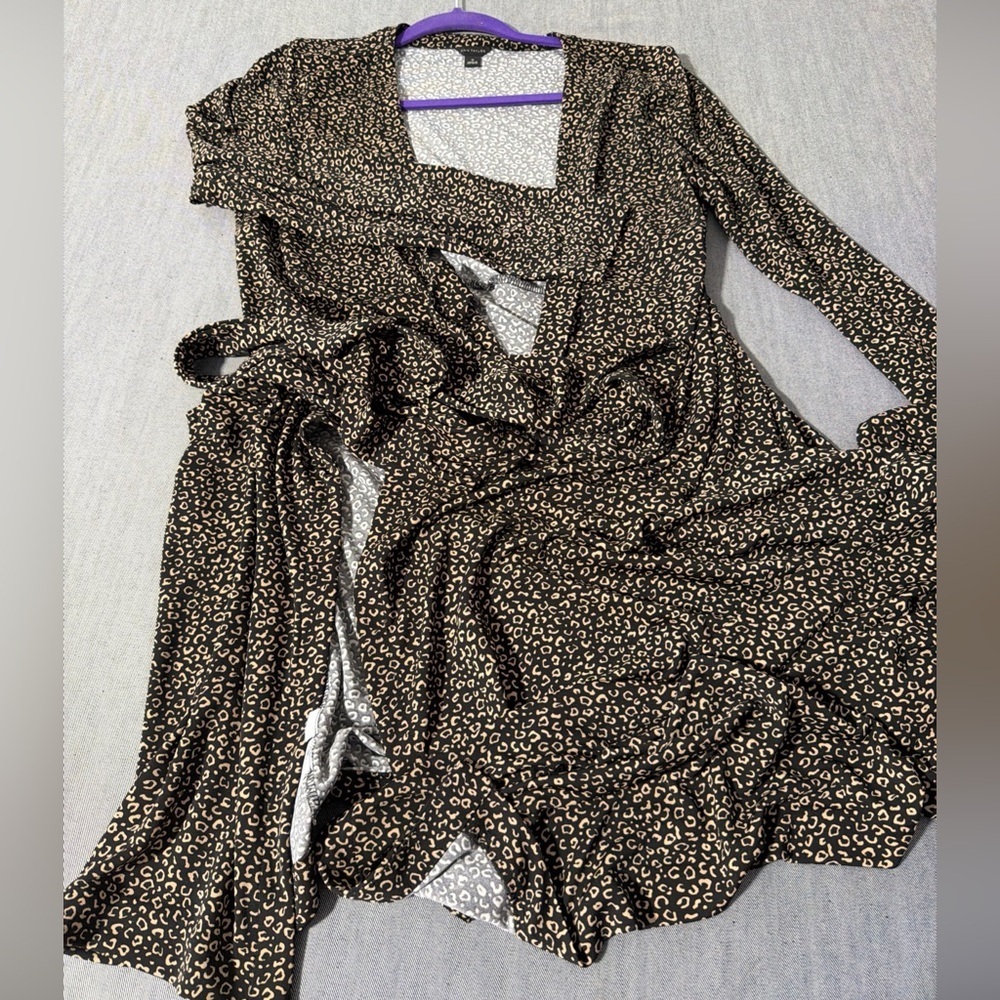 Ann Taylor Animal Print Wrap Dress Size 10 Black & Tan Long Sleeve Knee Length - Picture 7 of 7